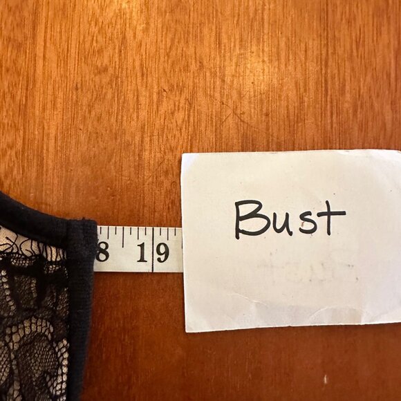 Torrid 1X cami Tank top black knit lace overlay surplice bust adjustable straps - Picture 3 of 9